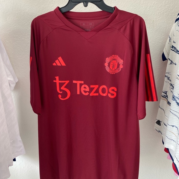 Adidas 2023/2024 Manchester United Training Soccer Jersey. - Picture 9 of 10
